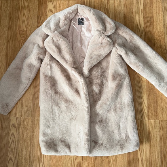 Fur Coat - Picture 2 of 4